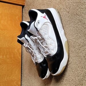 Nike Air Jordan Max Aura 2 black and white mens shoes size 10.5